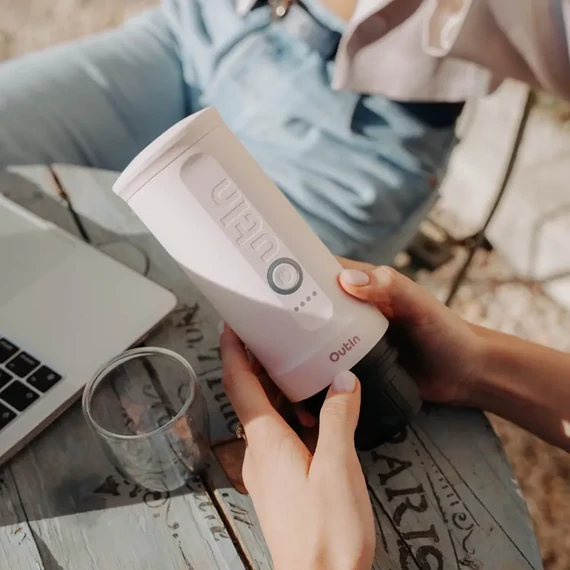 Outin Nano akkumulátoros hordozható kávéfőző - Rose Quartz x BCRF